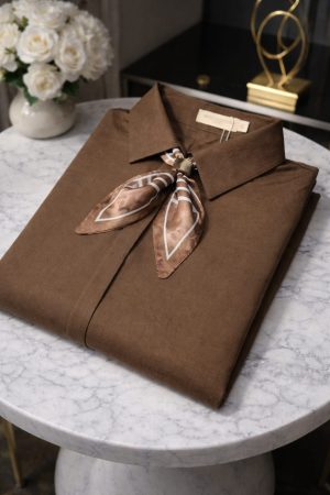 Camisa Feminina com lenço